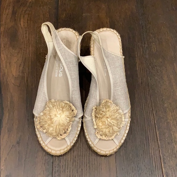 andre assous dainty wedge sandal